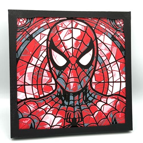 Impression 3D d'une œuvre d'art en vitrail représentant Spider-Man